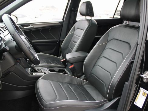 Certified 2023 Volkswagen Tiguan SEL R-Line image 7