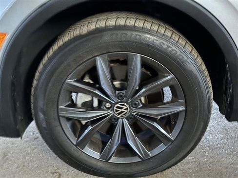 Used 2022 Volkswagen Tiguan SE image 10