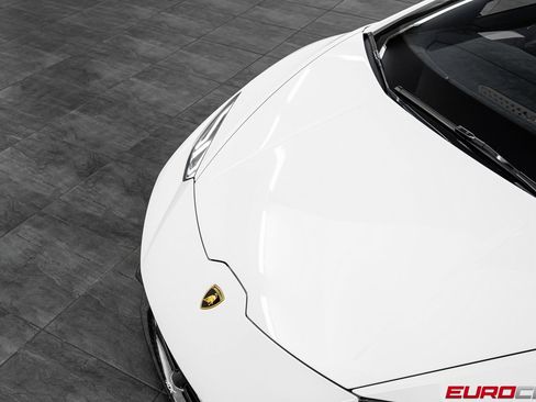 Used 2018 Lamborghini Huracan Performante image 9