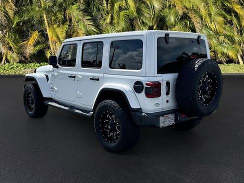 Used 2018 Jeep Wrangler Unlimited Sahara AWD/4WD image 7