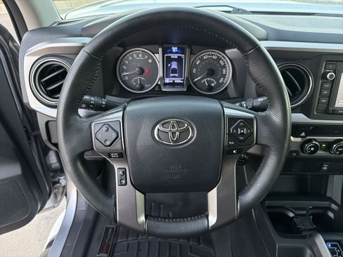 Used 2017 Toyota Tacoma SR5 w/ Tow Package AWD/4WD image 18