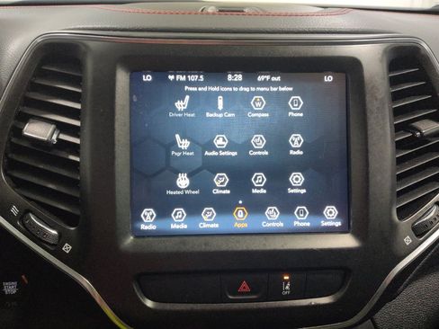 Used 2022 Jeep Cherokee Trailhawk AWD/4WD image 25