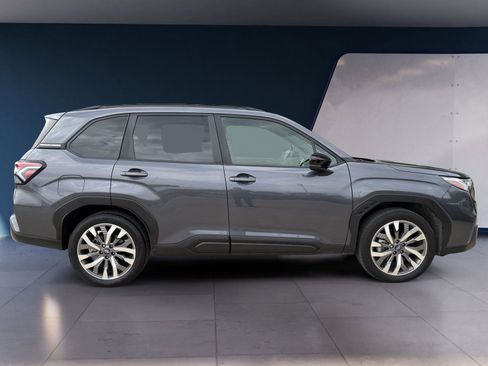 Used 2025 Subaru Forester Touring image 6
