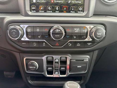 Used 2021 Jeep Gladiator Overland w/ Popular Equipment Package AWD/4WD image 23