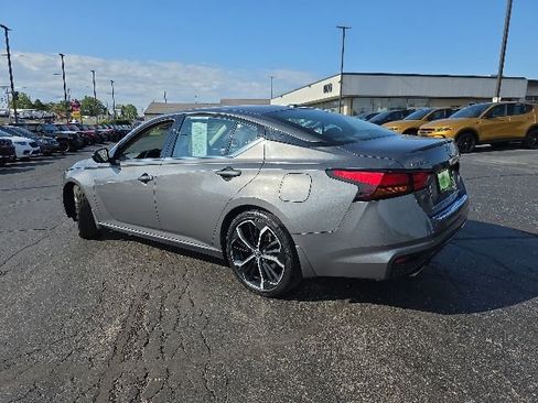 Used 2023 Nissan Altima 2.5 SR w/ SR Premium Package FWD image 4