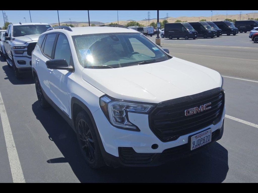 Used 2024 GMC Terrain SLE w/ Driver Convenience Package AWD/4WD image 2