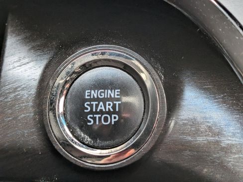 Used 2016 Toyota Avalon Limited w/ Toyota Safety Sense Package image 27