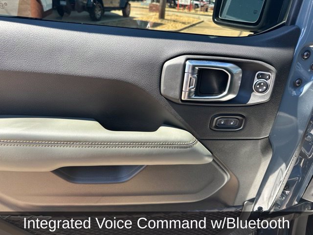Used 2025 Jeep Gladiator Mojave AWD/4WD image 16