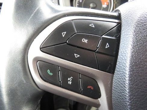 Used 2019 Jeep Cherokee Latitude Plus w/ Comfort/Convenience Group image 24