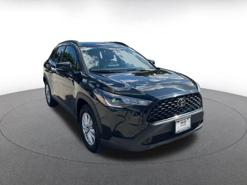 Used 2025 Toyota Corolla Cross LE image 1