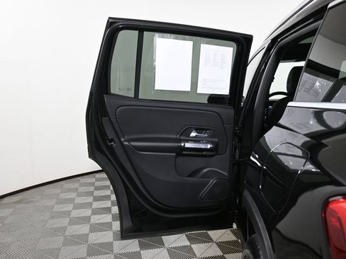 Used 2022 Mercedes-Benz GLB 250 4MATIC image 32