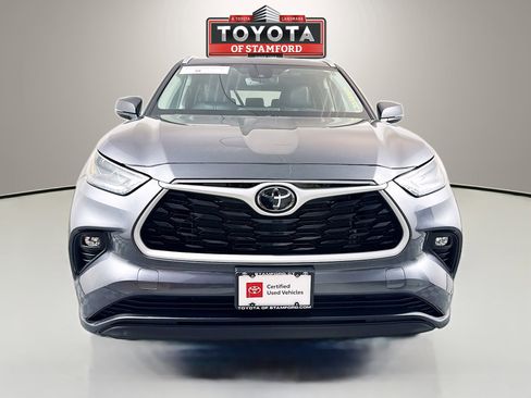 Certified 2025 Toyota Highlander image 2