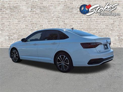 Used 2024 Volkswagen Jetta Sport image 6