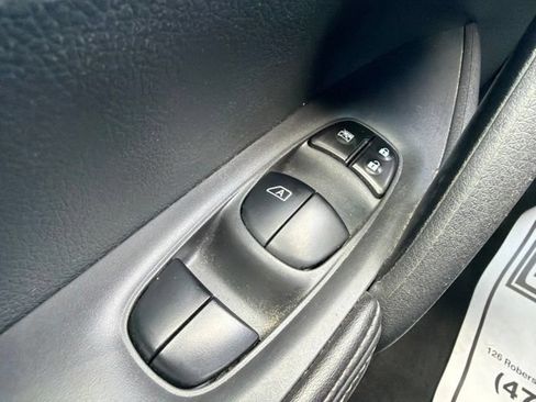 Used 2018 Nissan Rogue S FWD image 21
