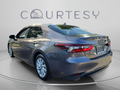 Used 2022 Toyota Camry LE FWD image 2