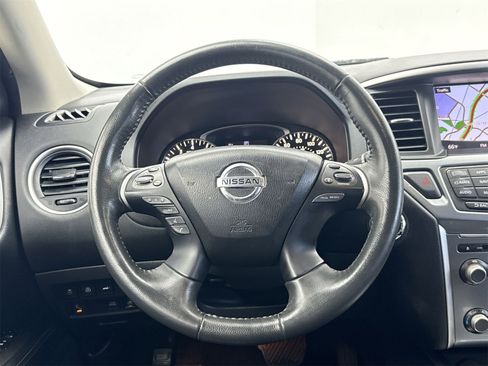 Used 2018 Nissan Pathfinder SL image 18
