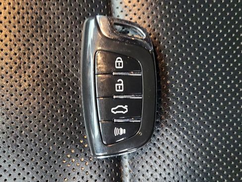 Used 2021 Jeep Grand Cherokee Limited w/ Luxury Group II RWD image 32