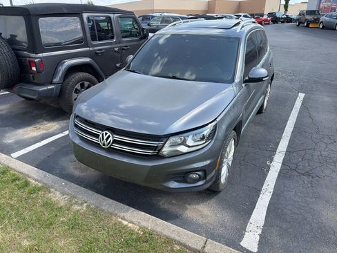 Used 2016 Volkswagen Tiguan SE FWD image 2