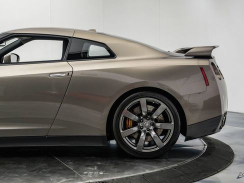 Used 2009 Nissan GT-R Premium AWD/4WD image 12