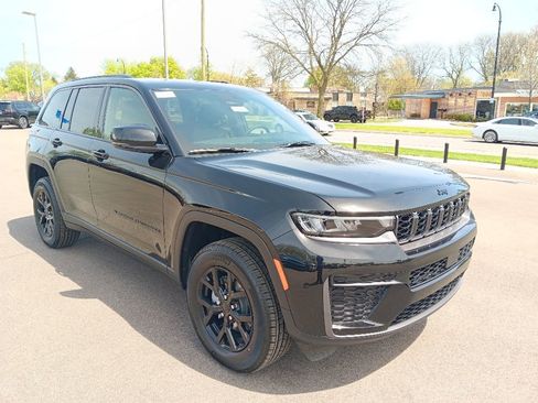 New 2026 Jeep Grand Cherokee Altitude AWD/4WD image 9