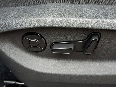 New 2026 Volkswagen Tiguan SE R-Line image 15