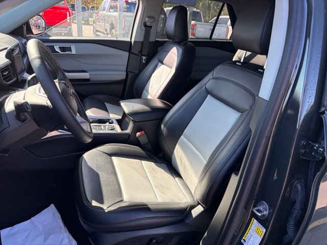 Used 2024 Ford Explorer XLT w/ Equipment Group 202A AWD/4WD image 9
