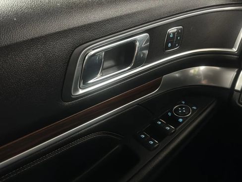 Used 2018 Ford Explorer Limited w/ Equipment Group 301A FWD image 16