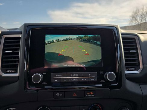 Used 2023 Nissan Frontier SV image 21