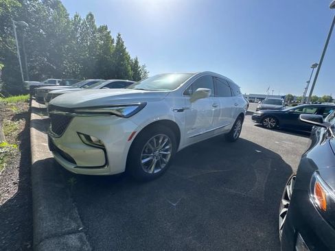 Used 2023 Buick Enclave Avenir w/ LPO, Hit The Road Package AWD/4WD image 8