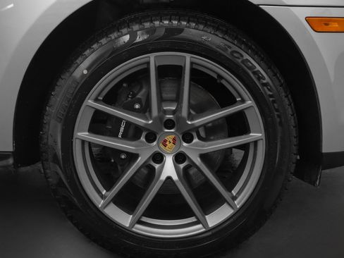 Used 2025 Porsche Macan image 12