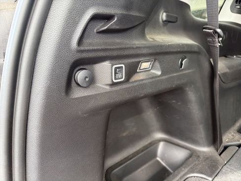 Used 2023 Jeep Grand Cherokee L Limited AWD/4WD image 10