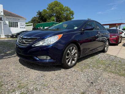 Used 2013 Hyundai Sonata SE w/ Navigation & Sunroof Pkg