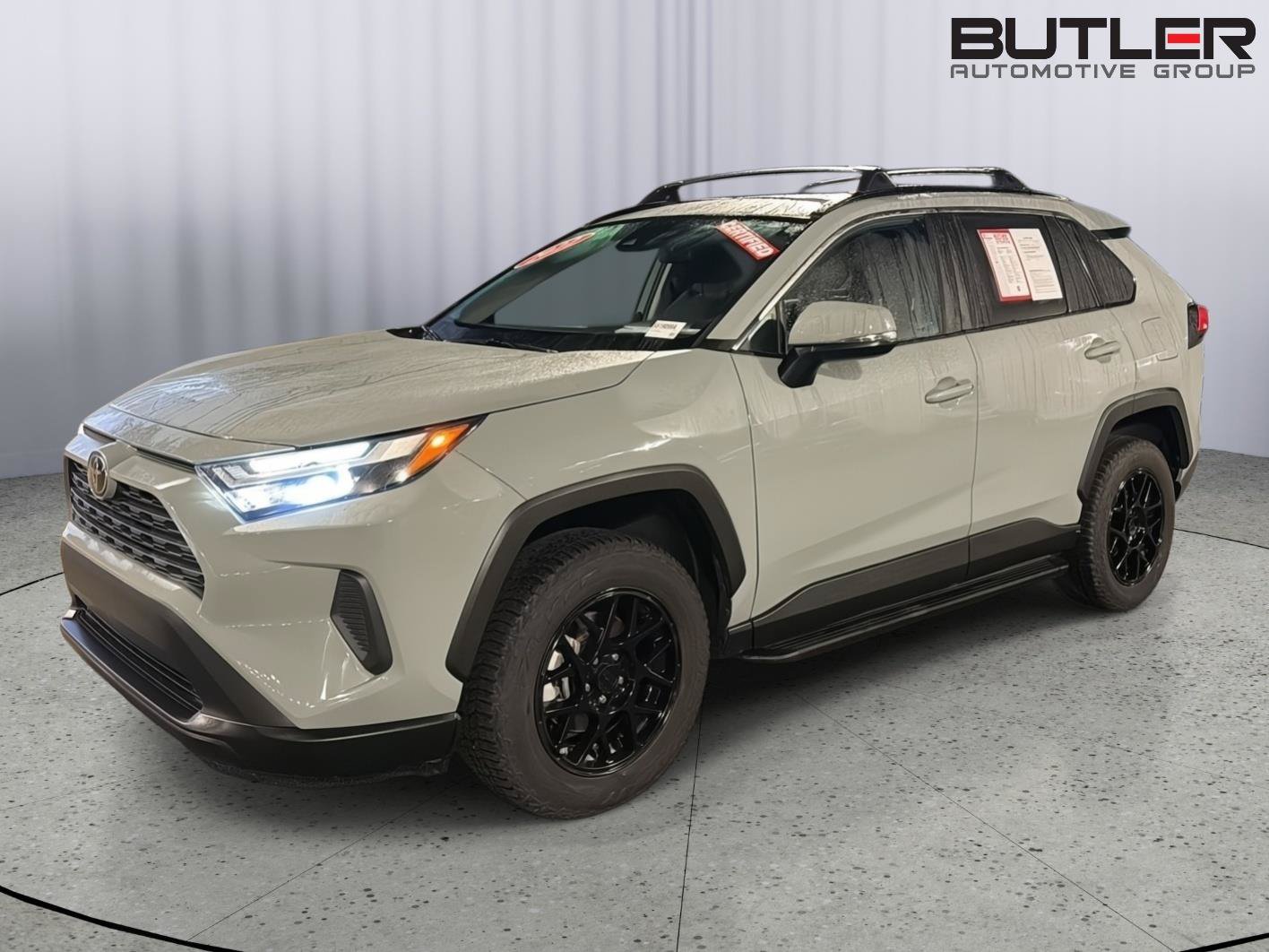 Certified 2022 Toyota RAV4 XLE w/ Convenience Package FWD image 1