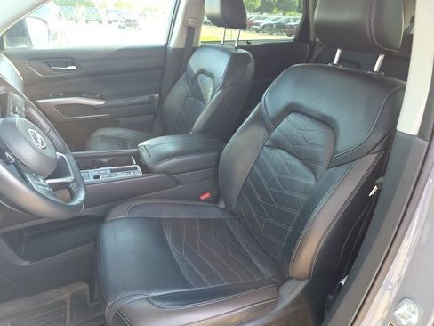 Used 2023 Nissan Pathfinder Platinum w/ Lighting Package (N93) FWD image 6