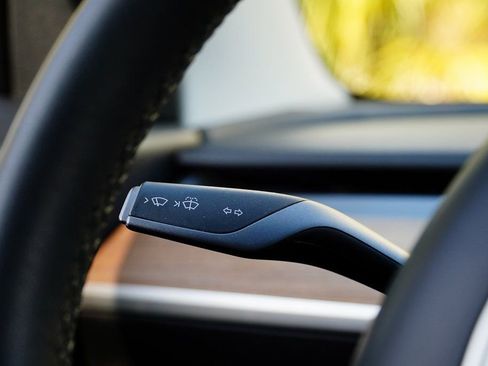 Used 2020 Tesla Model 3 Standard Range image 23