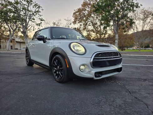 Used 2018 MINI Cooper S FWD image 1