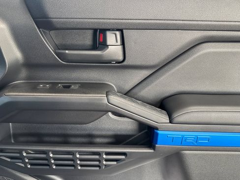 Used 2025 Toyota 4Runner TRD Off-Road image 24