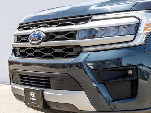 Used 2022 Ford Expedition XLT RWD image 3