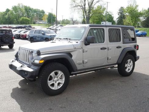 Used 2019 Jeep Wrangler Unlimited Sport S AWD/4WD image 2