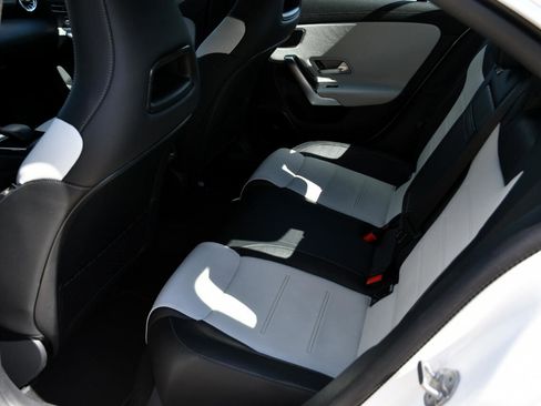 Used 2023 Mercedes-Benz CLA 250 image 31