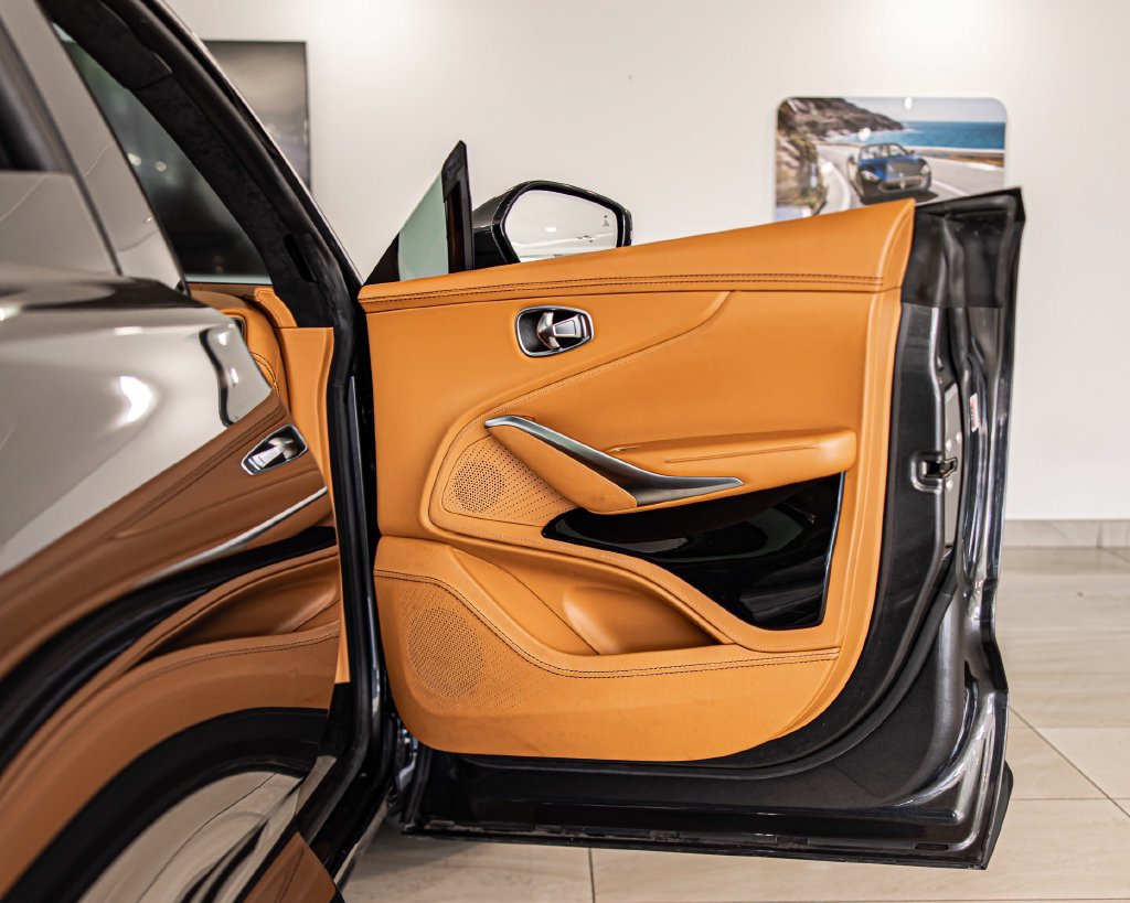 Used 2021 Aston Martin DBX AWD/4WD image 42