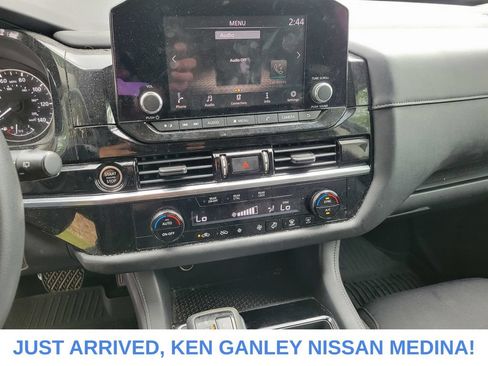 Used 2022 Nissan Pathfinder S AWD/4WD image 10