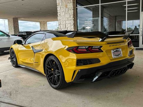 Used 2025 Chevrolet Corvette Z06 w/ Z07 Performance Package RWD image 5