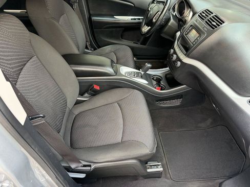 Used 2019 Dodge Journey SE w/ Premium Group FWD image 10