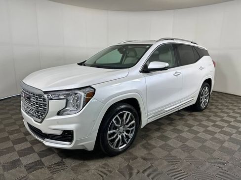 Used 2023 GMC Terrain Denali w/ Denali Premium Package AWD/4WD image 7