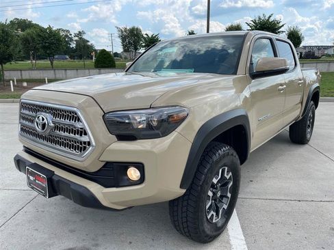 Used 2017 Toyota Tacoma TRD Off-Road w/ Tow Package (A/T) AWD/4WD image 49