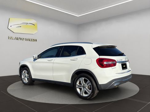 Used 2019 Mercedes-Benz GLA 250 4MATIC w/ Premium Package image 5