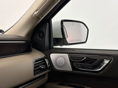 Certified 2023 Lincoln Navigator Reserve AWD/4WD image 36