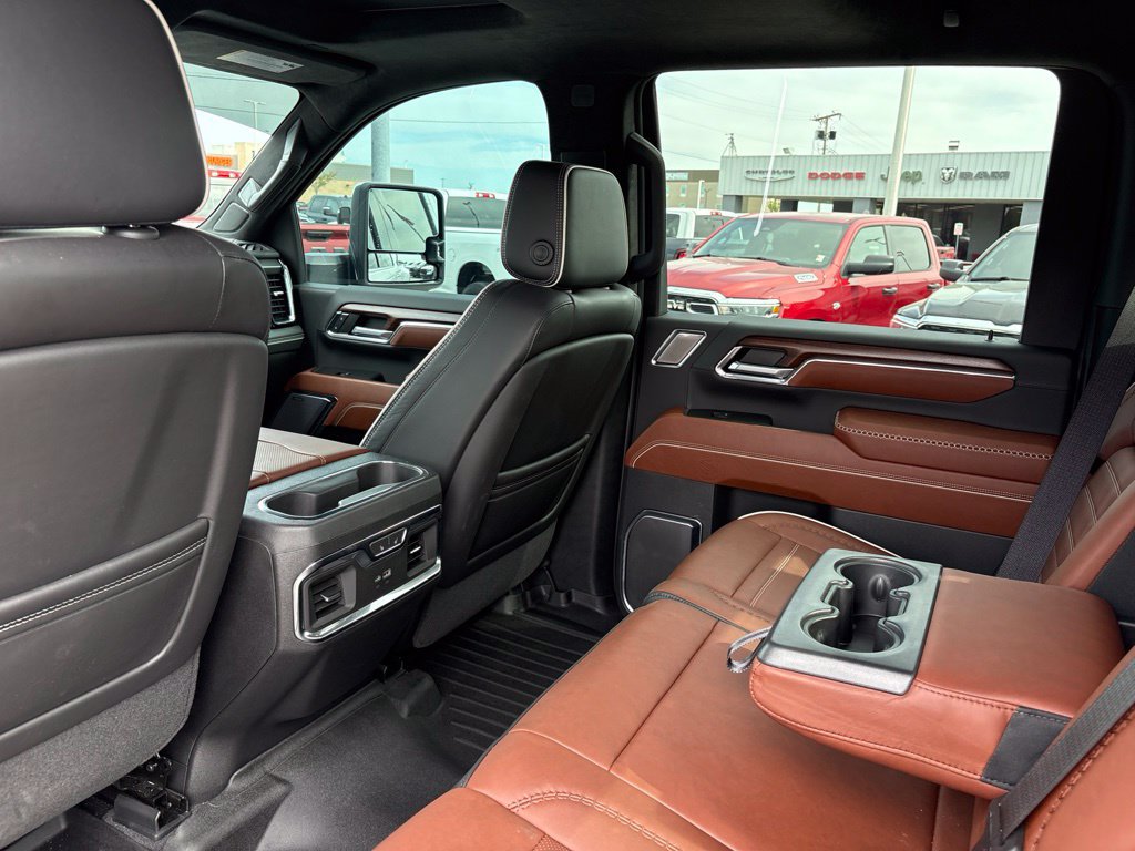 Used 2024 GMC Sierra 3500 Denali Ultimate AWD/4WD image 29