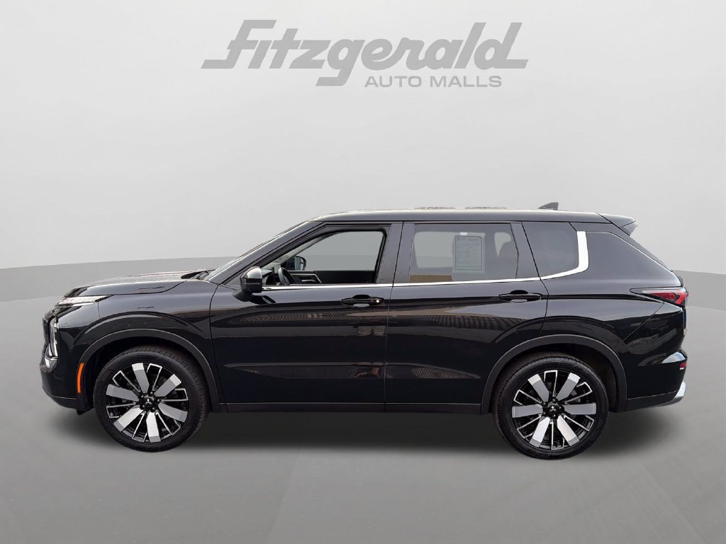Used 2025 Mitsubishi Outlander SE AWD/4WD image 3